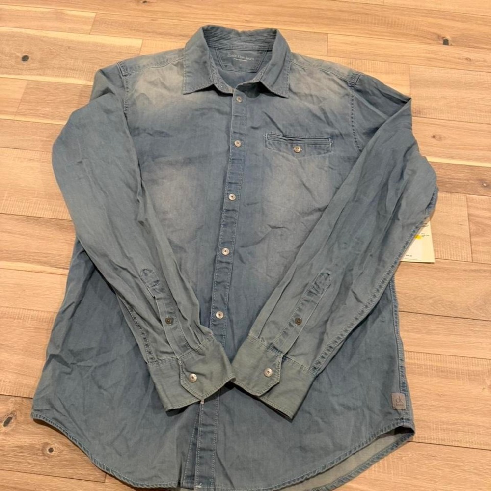 NWT Calvin Klein Jeans denim button up sz Med